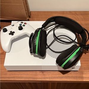 X-Box One S: Game Console, headphones and one controller. excellent condition!